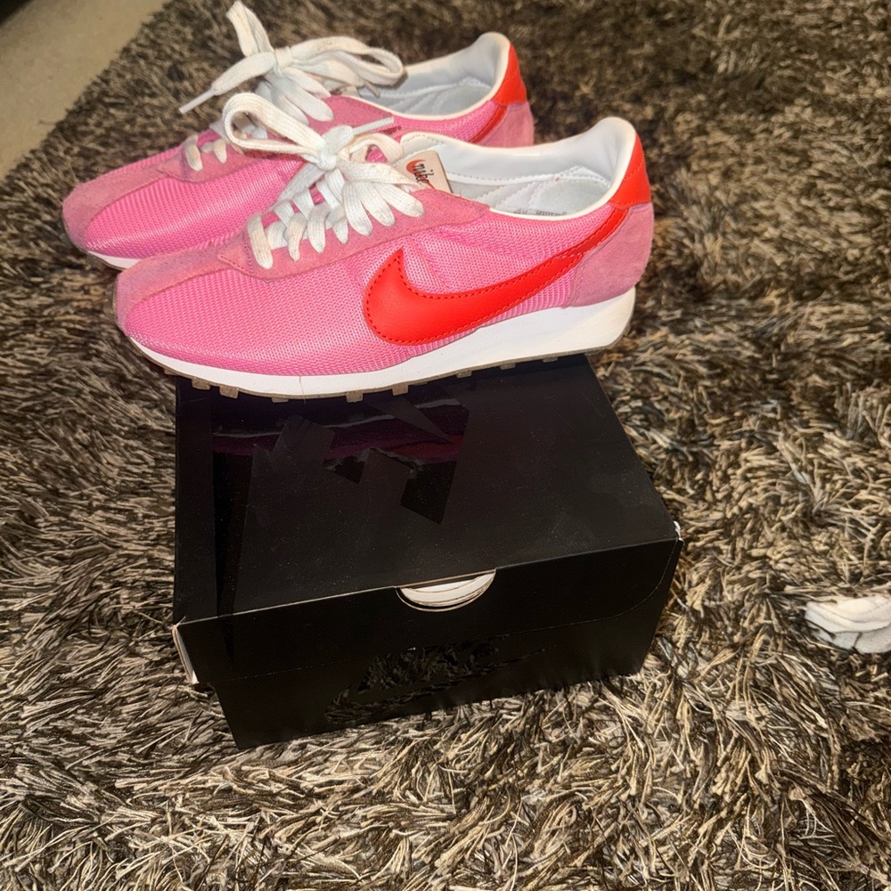 LD-1000 Sneaker (Women)
Nike - Picture 3 of 11